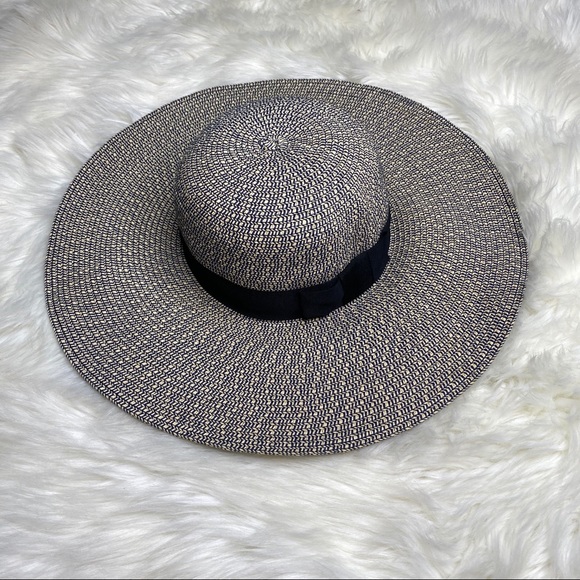 š¤SALE: price dropš¤Beach straw hat w/ black trim - Picture 6 of 6